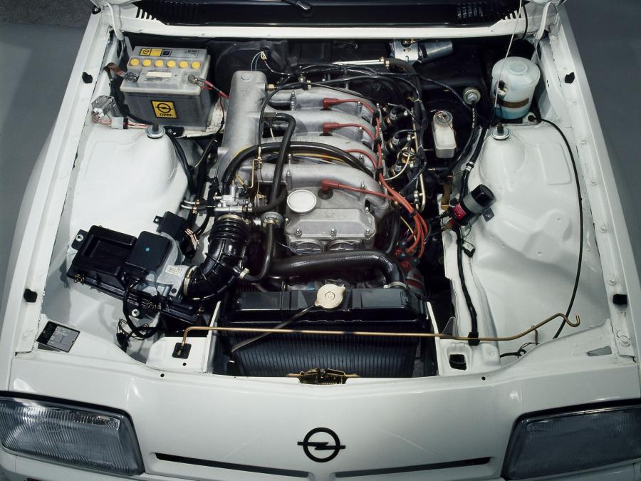  Opel Manta 400 1980 года  (фото 11 из 11)